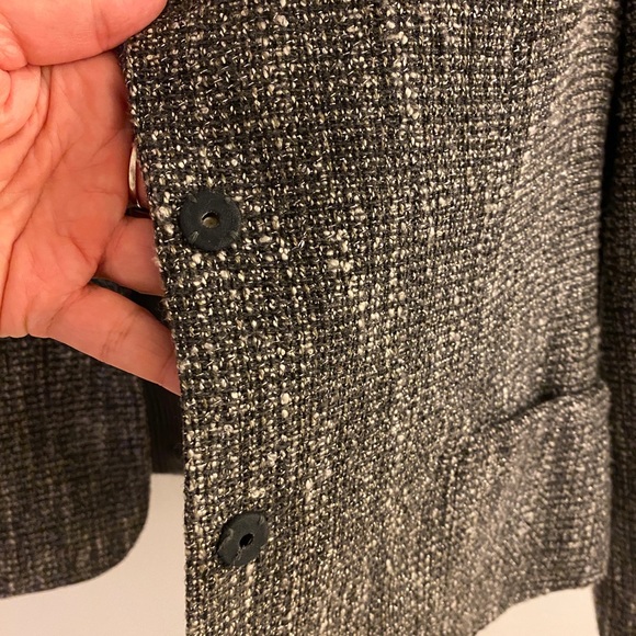 Coldwater Creek size 10 petite gray blazer. 2 front snap buttons. Tweed. - Picture 8 of 13